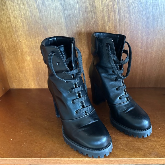 NEW authentic Stuart Weitzman boots! Size 6 - Picture 8 of 8